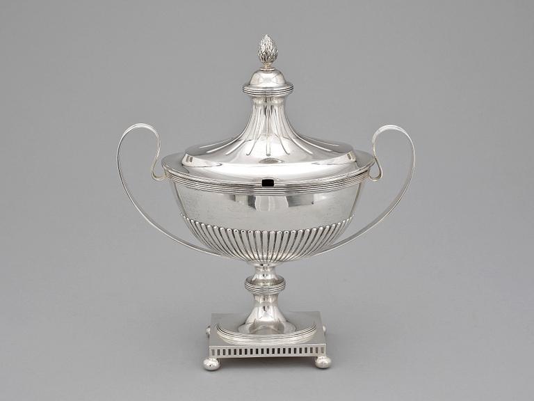 SOCKERSKÅL, silver, K Andersson, Stockholm, 1906. Ca 678g.