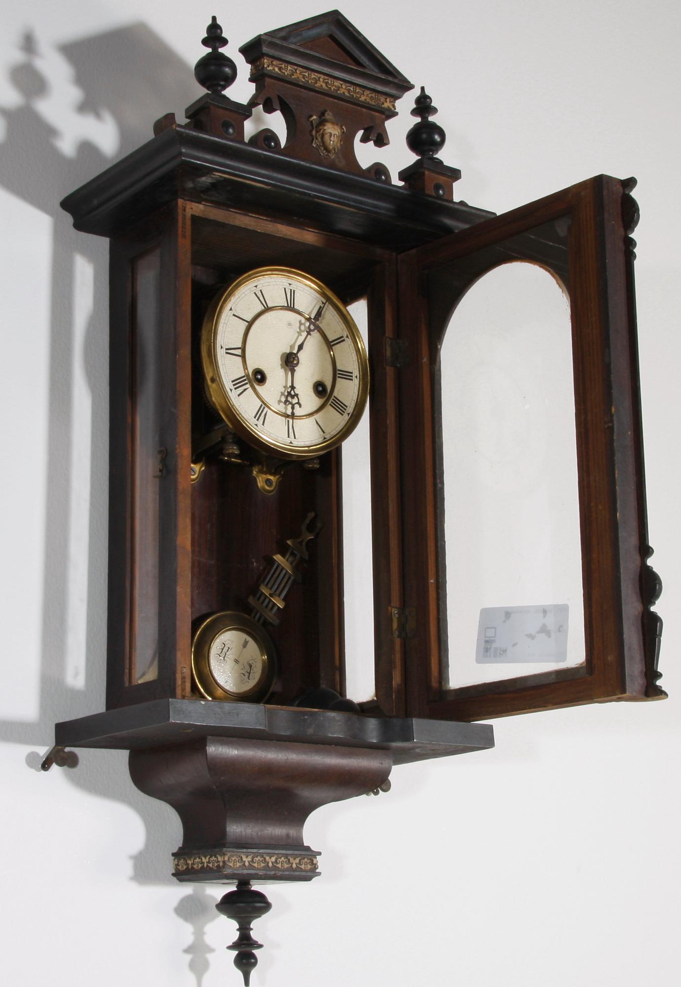 SKÅPSUR. Nyrenässansstil, Junghans.