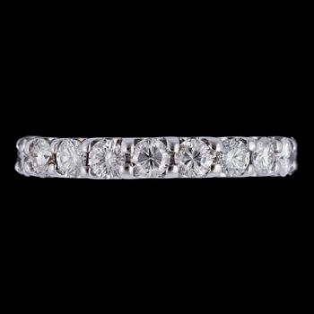 1230. RING, sk eternity ring, 20 briljantslipade diamanter, tot. ca 2 ct.