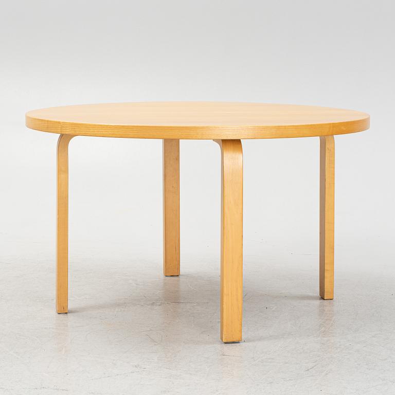 An Alvar Aalto, dining table, model 91, Artek, Finland.