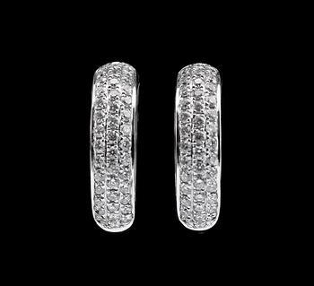 514. A PAIR OF EARRINGS, brilliant cut diamonds c. 0.58 ct. 18K white gold. Weight 5 g.