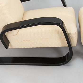 Alvar Aalto, a pair of 1970s armchairs 'Tank chair', model 400, for Artek.