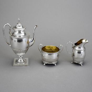 KAFFESERVIS, 3 snarlika delar, silver, GAB och CG Hallberg Stockholm 1903-1911. Total vikt ca 1145 gram.
