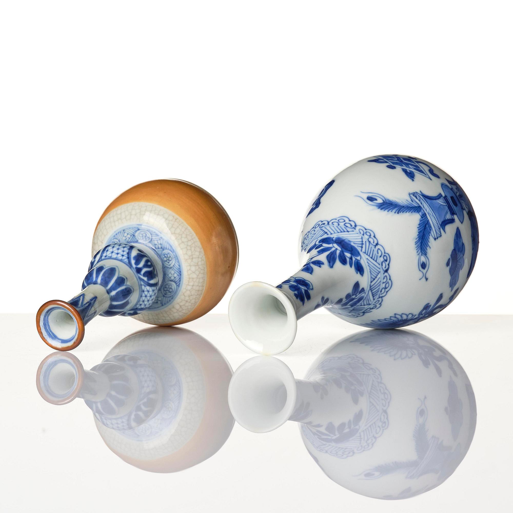 Two blue and white vases, Qing dynasty, Kangxi (1662-1722).