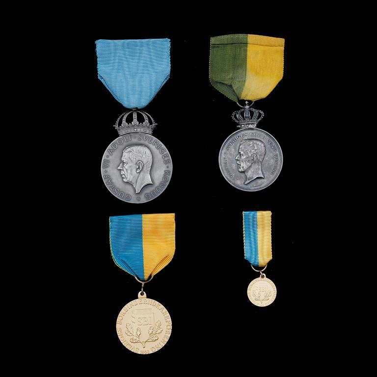 MEDALJER, 4 st, silver, 1900-tal. Tot vikt ca 70 gram.