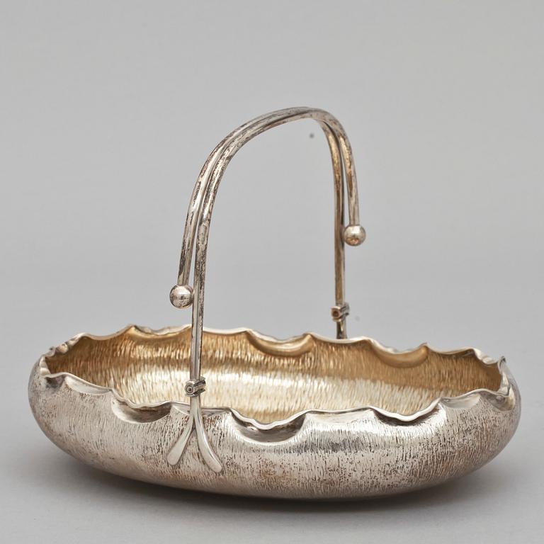 SKÅL MED HANDTAG, silver, P Hertz, Köpenhamn 1892, Danmark. 330 g.