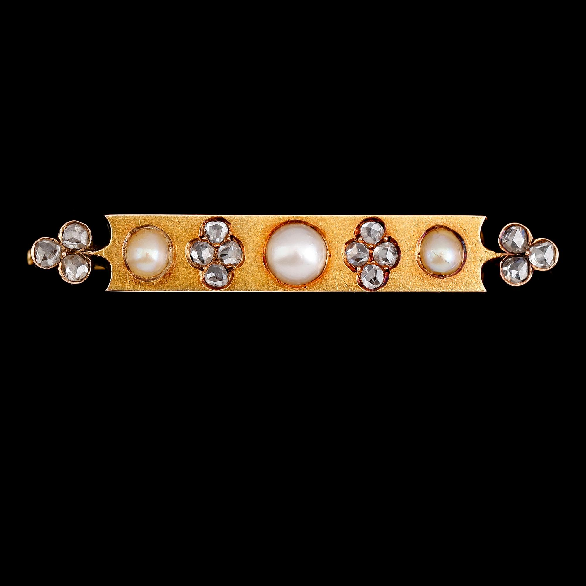 BROSCH, 14 k guld, pärlor och rosenstenar, 1900-talets första hälft.