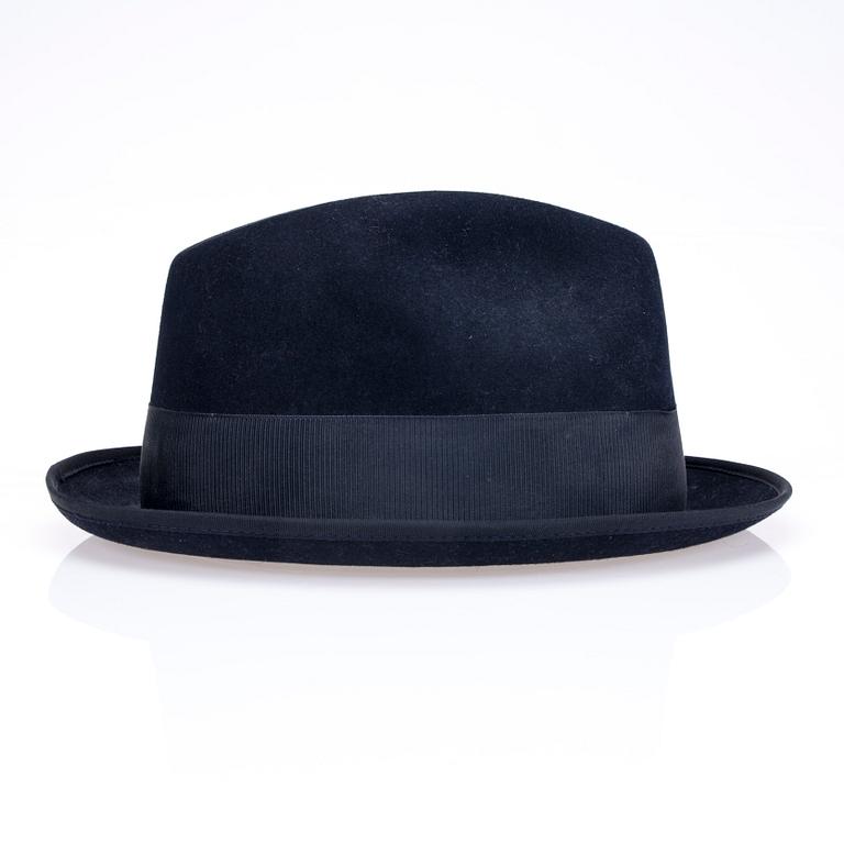 HATTAR, 2 st, Harrison.