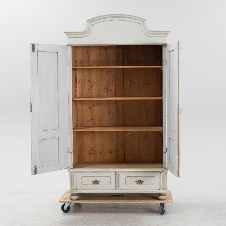 An Art Nouveau clothes cabinet, around 1900.