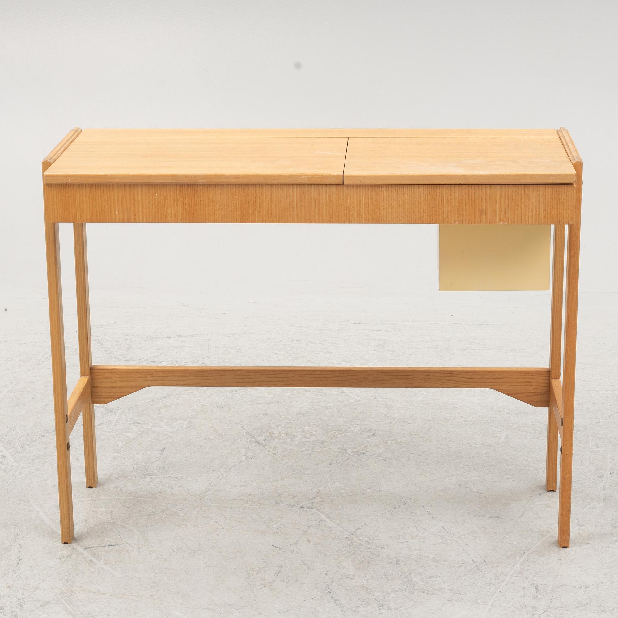 Dressing table, Swedish Modern, first half of the 20th century.