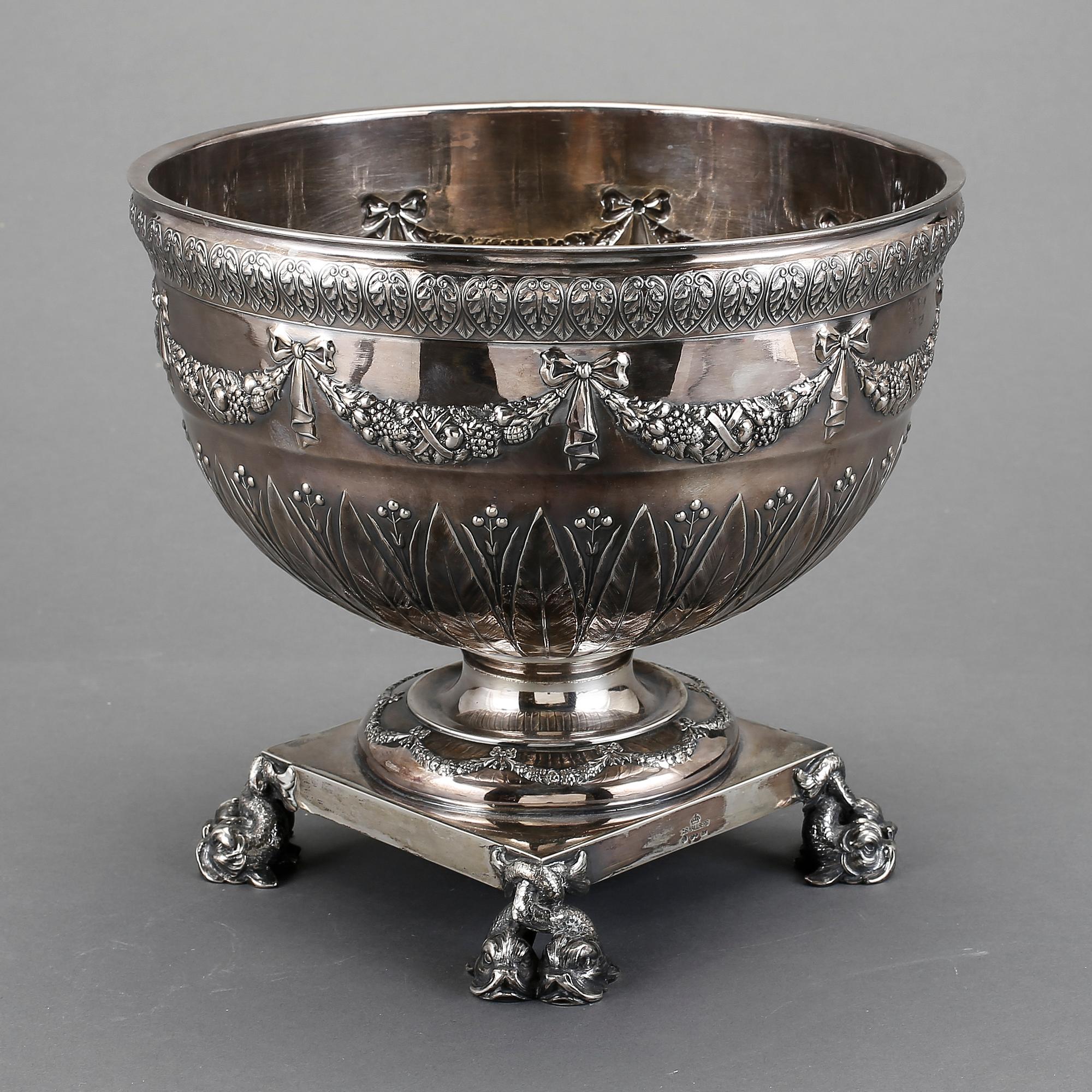 SKÅL/VINKYL, silver, CG Hallberg, Stockholm, 1918. Vikt ca 1880g.