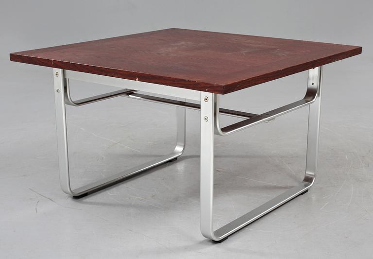 FÅTÖLJER, ett par, "Mondo" samt BORD, Karl-Erik Ekselius för JOC Möbler, 1900-talets andra hälft.