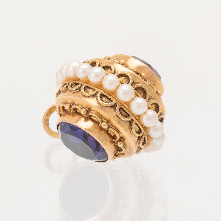 An 18K gold pendant set with synthetic colourchange purple sapphires and cultured pearls.