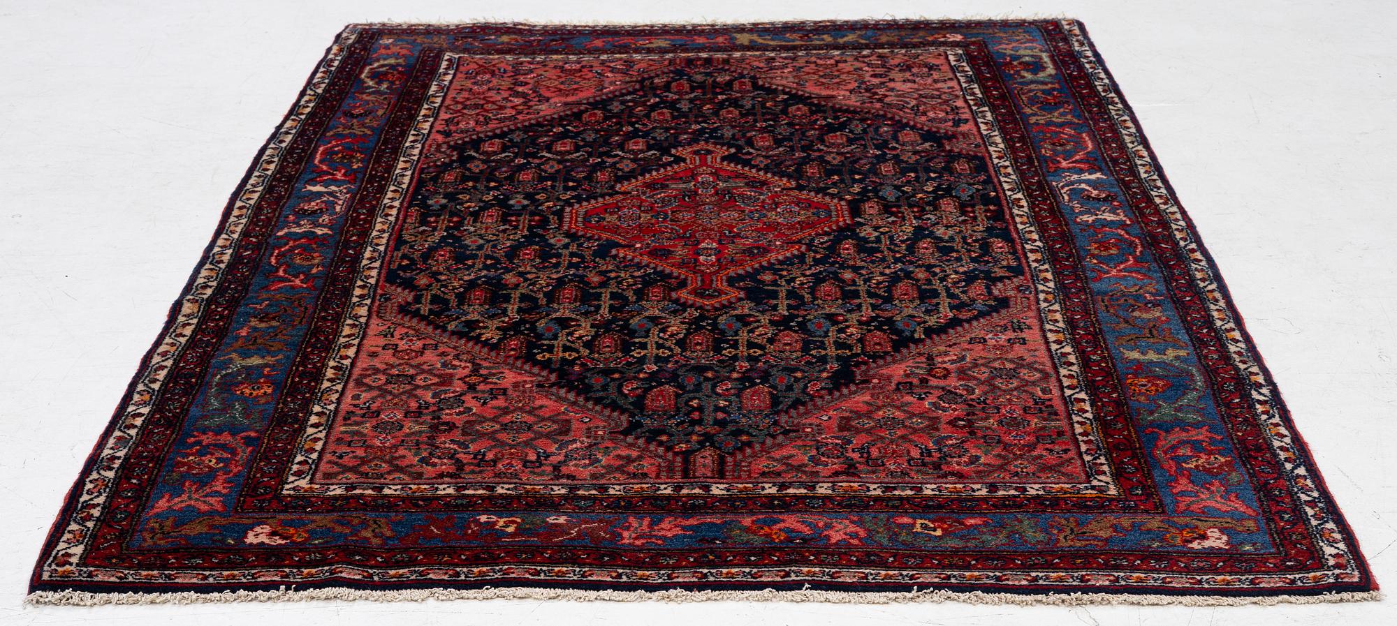 A semi-antique Ingelas carpet, c. 212 x 140 cm.
