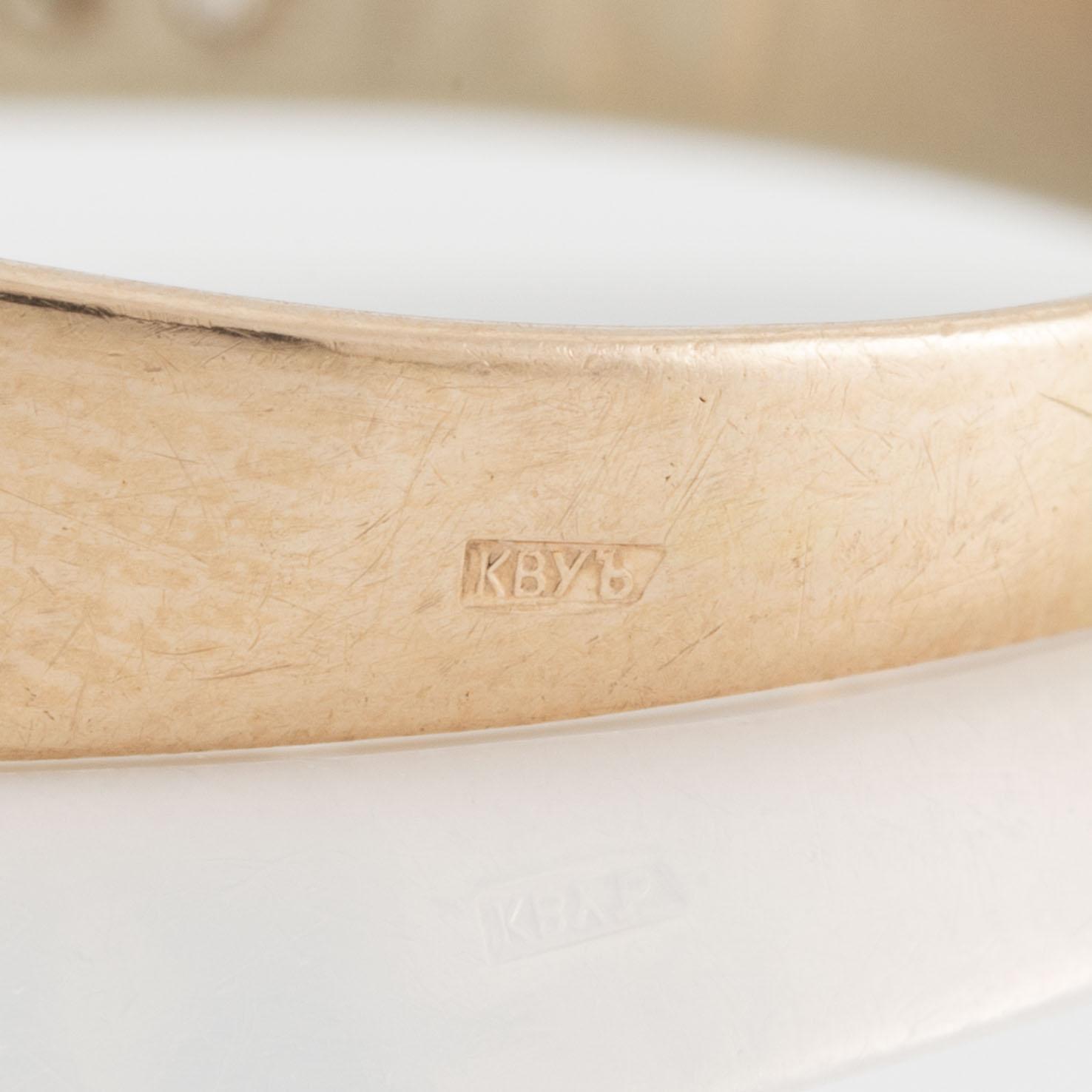 Ring 14K gold with brilliant-cut diamonds.