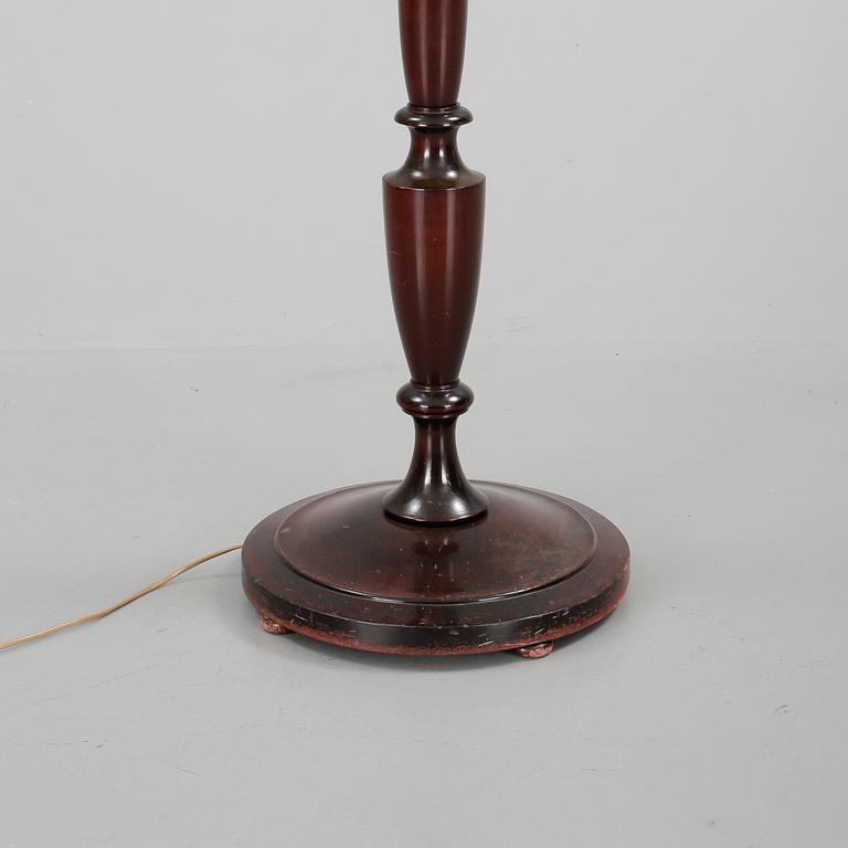 GOLVLAMPA, 1900-talets första hälft.