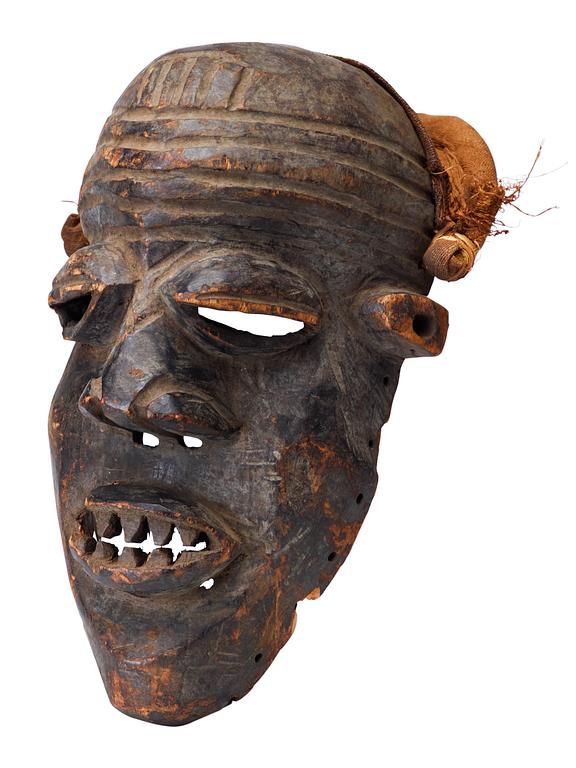 MASKER, 2 st, Afrika 1900-tal.