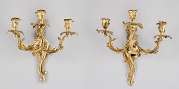 APPLIQUER, ett par, mässing,Louis XV-stil, troligen Frankrike och 1800-tal.