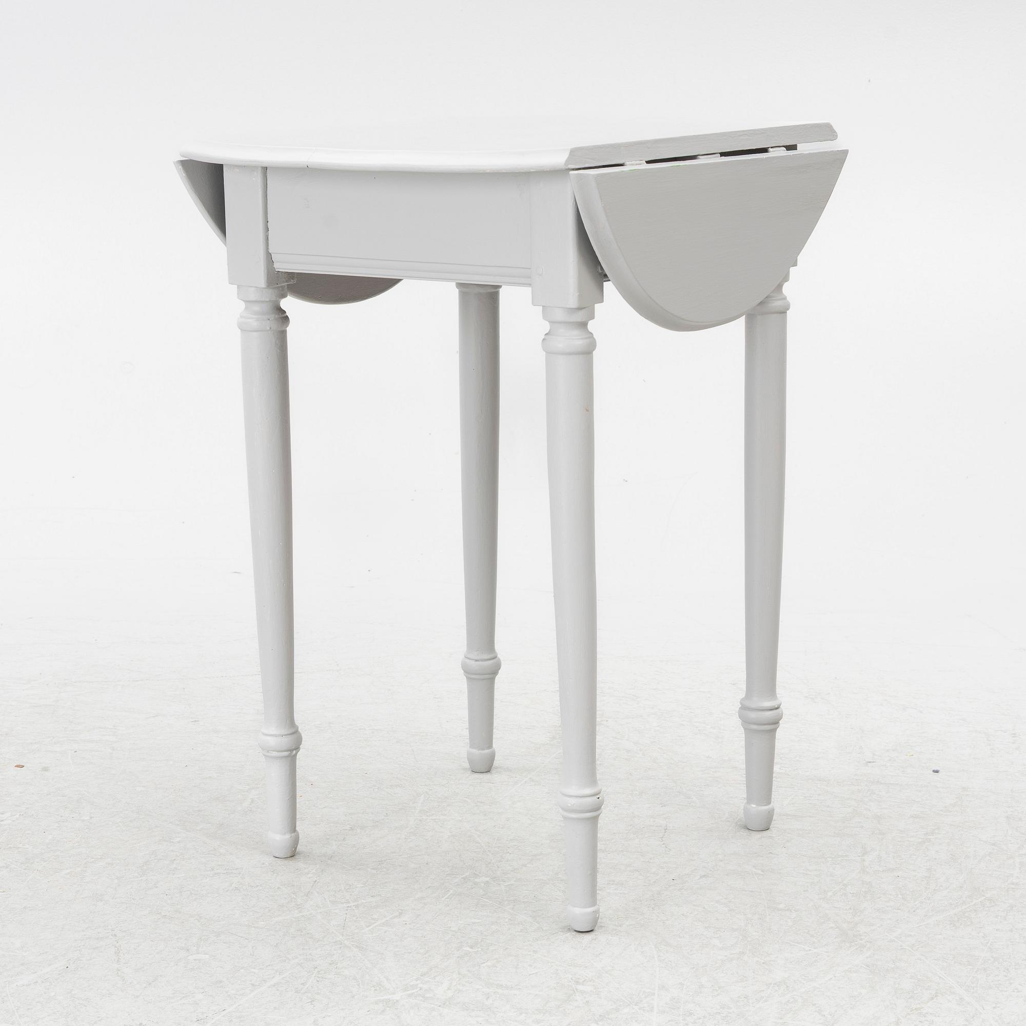 Side table with flaps. 19th century.