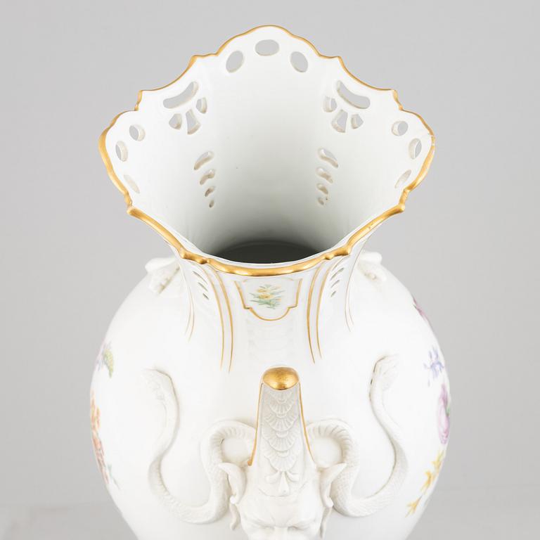 Royal Copenhagen, decorative vase, "Sachsisk Blomst", circa 1900.
