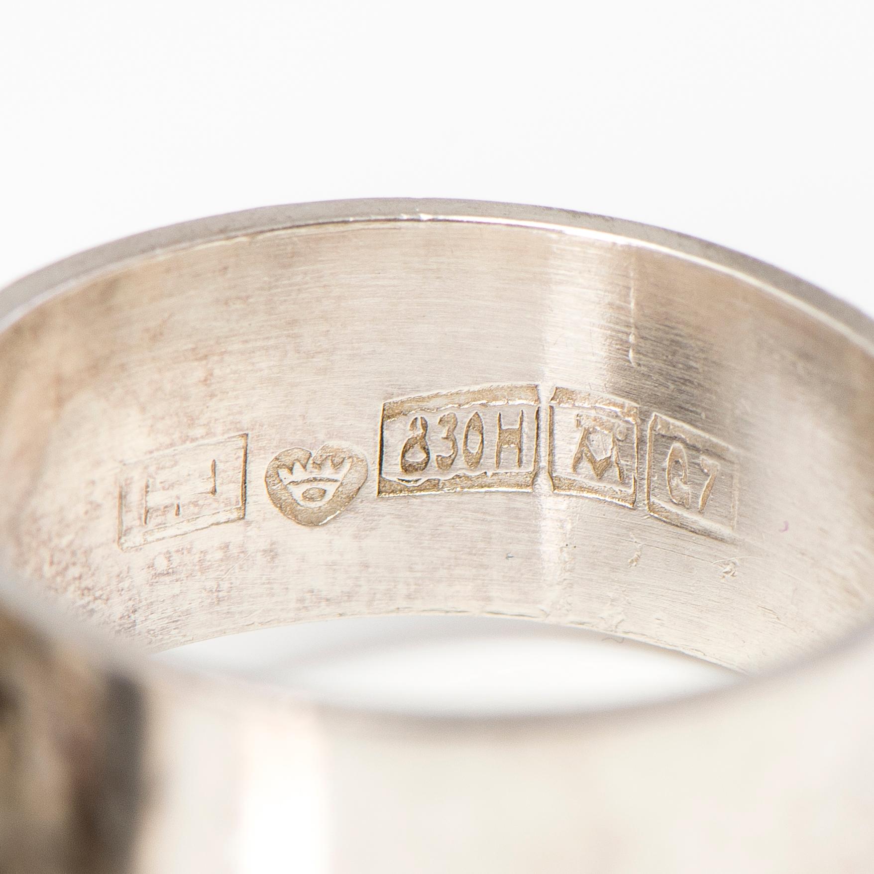 PENTTI SARPANEVA, RING, ARMBAND och BROSCH, silver, Turun Hopea, Åbo 1976-1969.