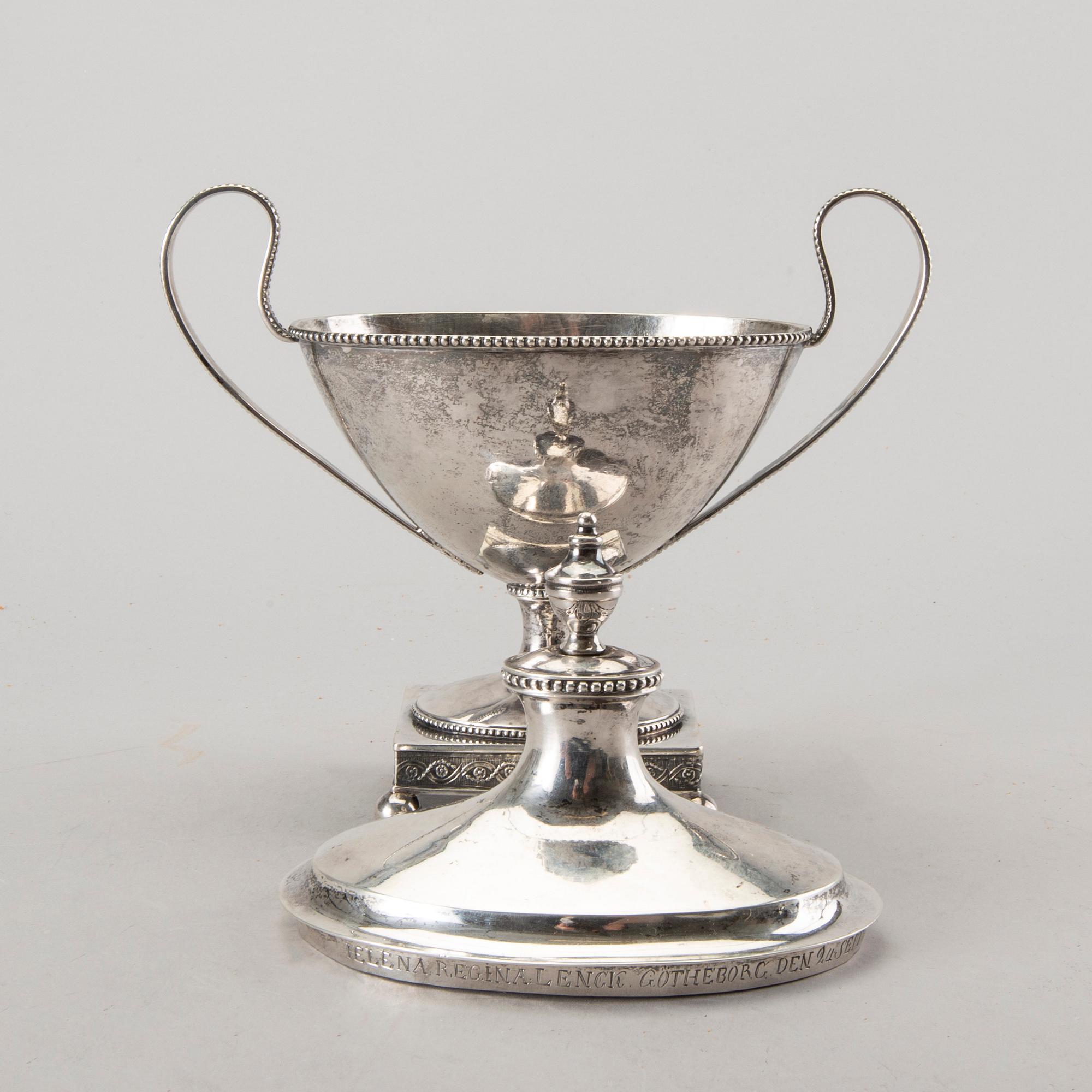 SOCKERSKÅL på FOT, silver, 1796, troligen Anders Risén, Göteborg. Vikt 600 gram.