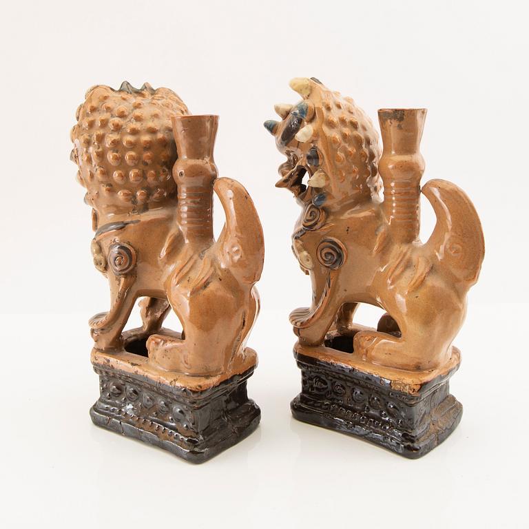 Rökelsehållare, ett par, keramik. Kina, 1900-tal.