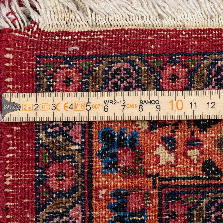 Matta,  ca 315 x 210 cm.