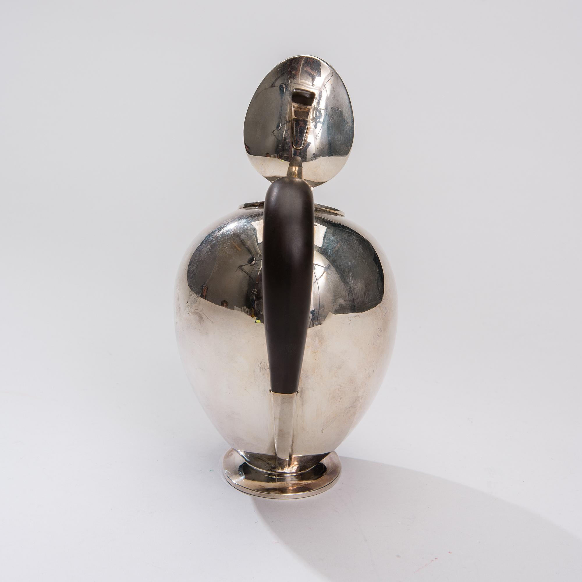 KAFFEKANNA, sterling silver, Hugo Grün & Co, Danmark, finska kontrollstämplar 1962. Vikt 410 g.