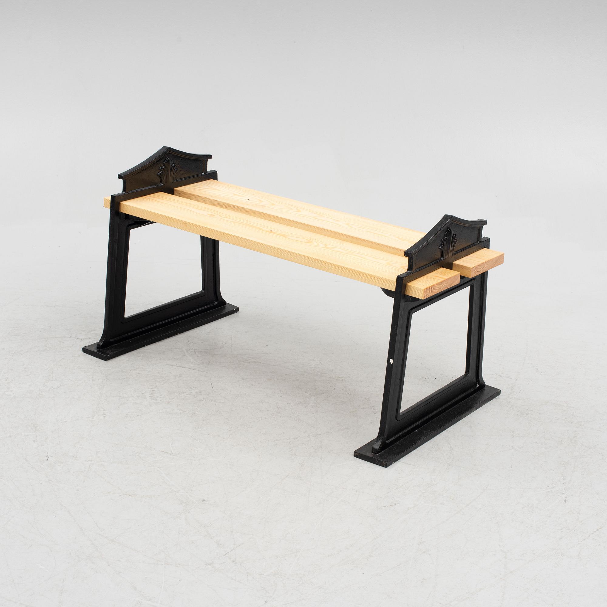 A Swedish Grace garden bench, 1920's/30's.