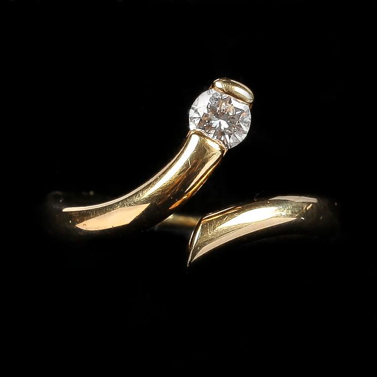 RING, 18k guld, med diamant ca 0,25 ct.