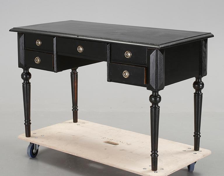 SKRIVBORD, nyrenässans, 1800-talets slut.