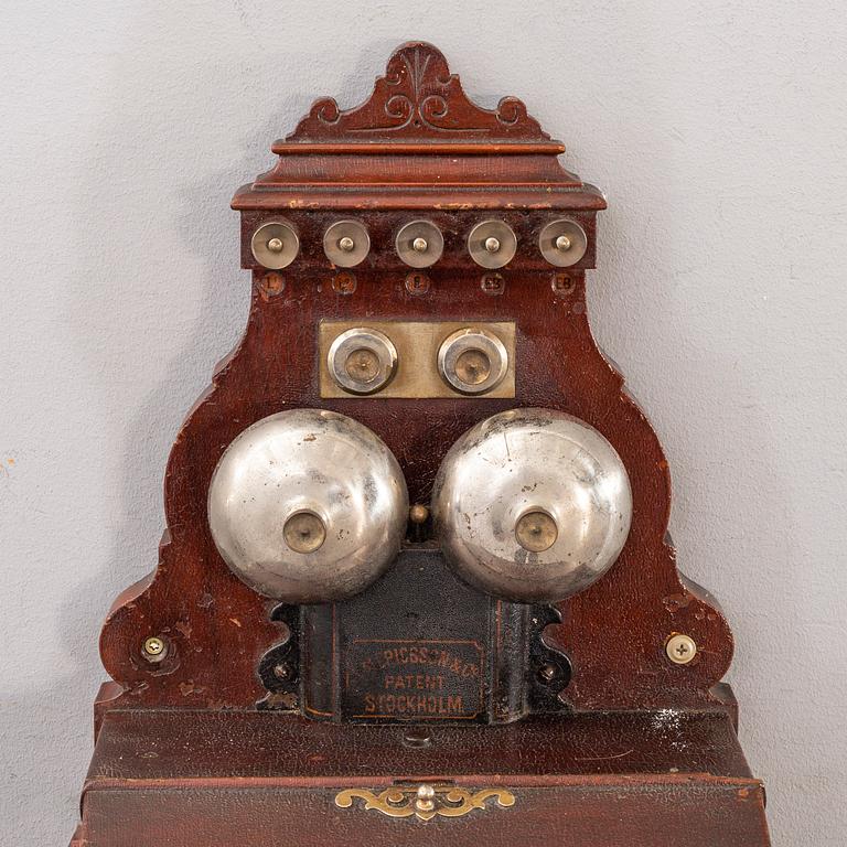 VÄGGTELEFON LM Ericsson &Co Stockholm, Omkring 1900.