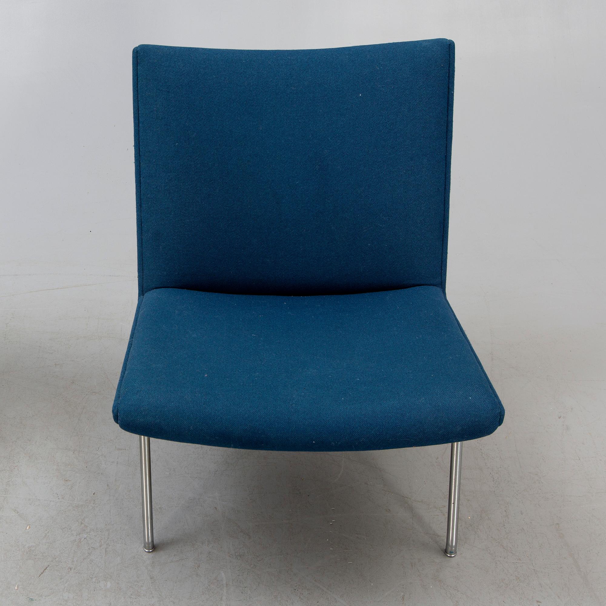 Hans J Wegner, AP40, "Lufthavnsstolen", lounge chairs, a pair, 1960s.