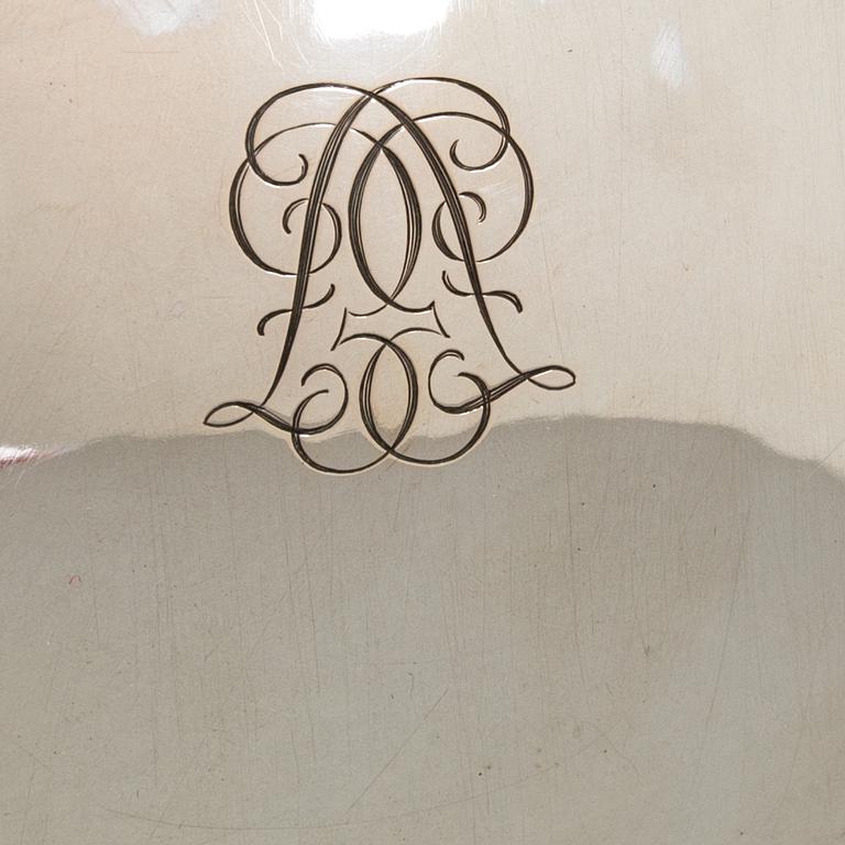 A silver cigar box by firma Karl Anderson in Stockholm 1927.