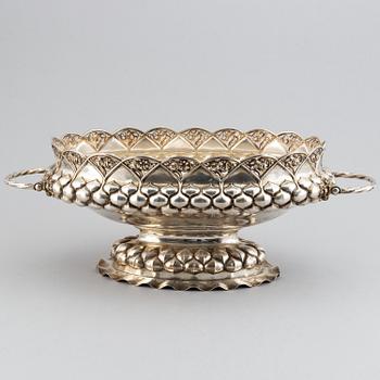 CG Hallberg, jardinjär, silver, Stockholm 1906. Renässans-stil.