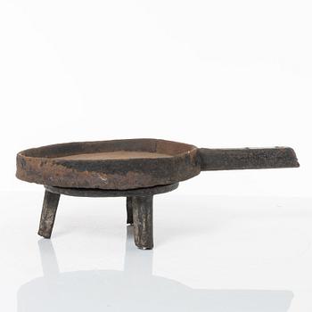 Gryta och stekpanna med trefot, 1700- / 1800-tal.