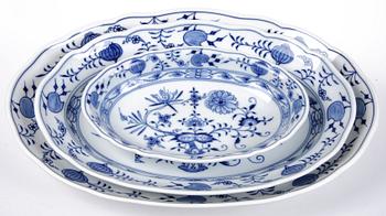 MATSERVIS, 87 delar, porslin, Meissen, lökmönstrad.