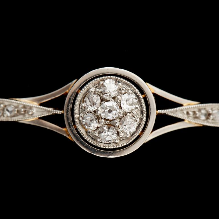 ARMBAND, 18k vit- och rödguld med gammal- och rosenslipade diamanter. Vikt ca10g.