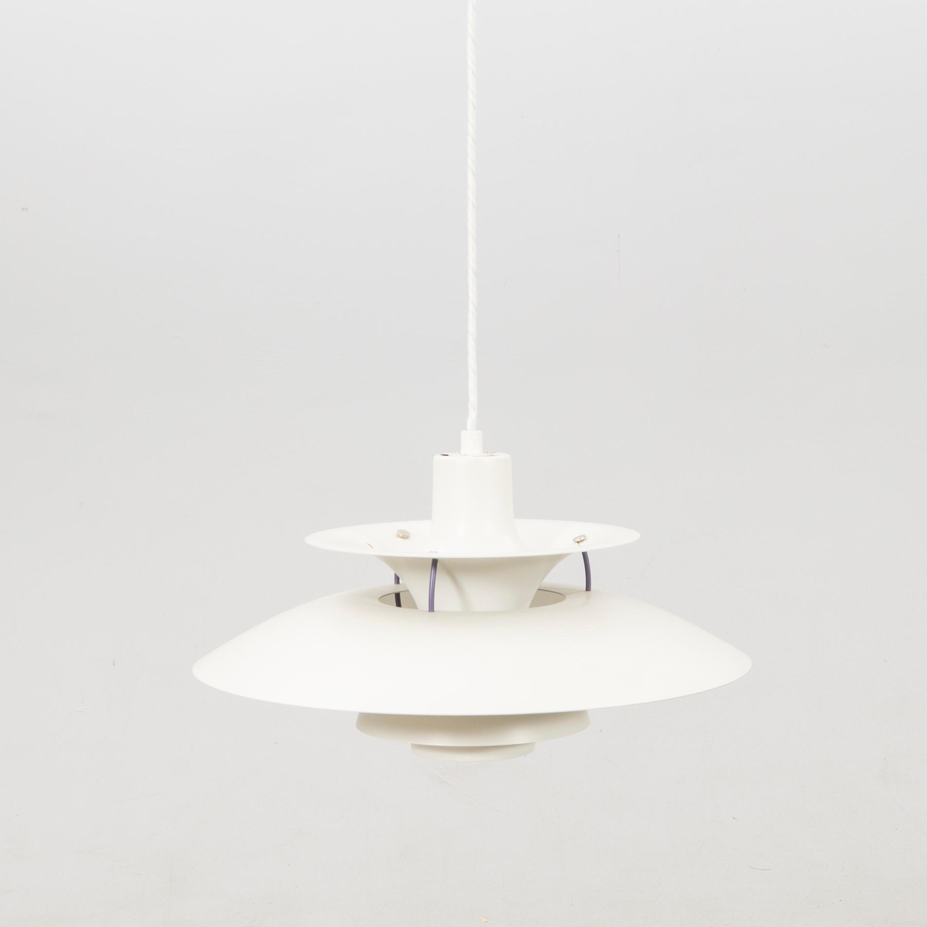Poul Henningsen, taklampa, PH 5 för Louis Poulsen, Danmark.