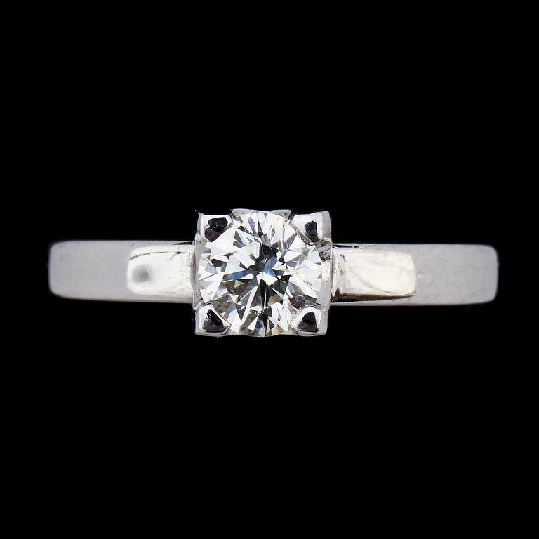 RING, 18k vitguld med briljantslipad diamant. 0.64 ct. Vikt 6 g.