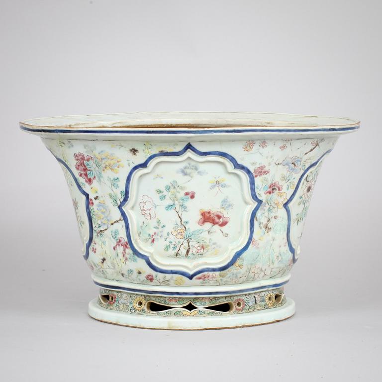 YTTERFODER, porslin. Sen Qing dynastin.