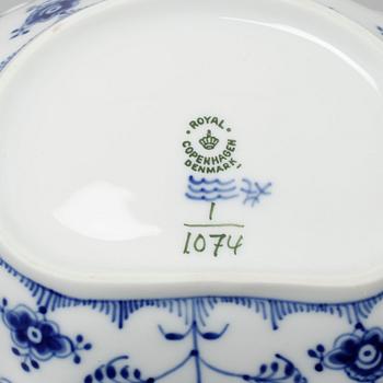 A set 38 pieces of Royal Copenhagen porcelain named "Musselmalet".