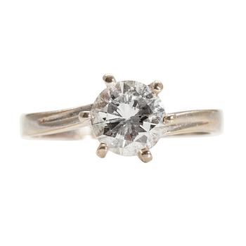 A RING, 14K white gold, brilliant cut diamond 1,06 ct, H/SI2. Size 17-. Weight 2,5 g.