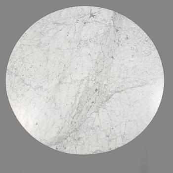 A 'Tulip' table by Eero Saarinen.