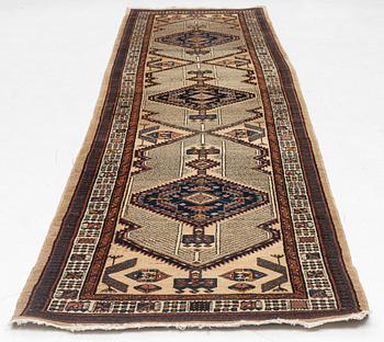 A Sarab runner, semi-antique, c. 350 x 90 cm.