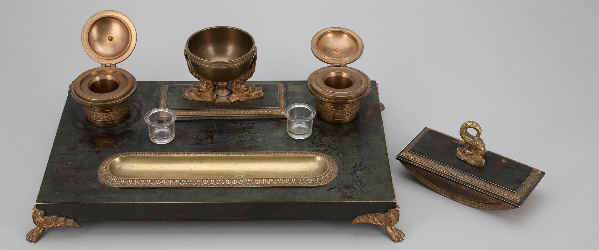 SKRIVBORDSSTÄLL, 2 delar, brons, Ryssland/Frankrike, 1800-talets slut.