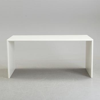 One table and 2 benches "Monterey", 3 pcs, by Peter J Lassen, Montana, 21th century.