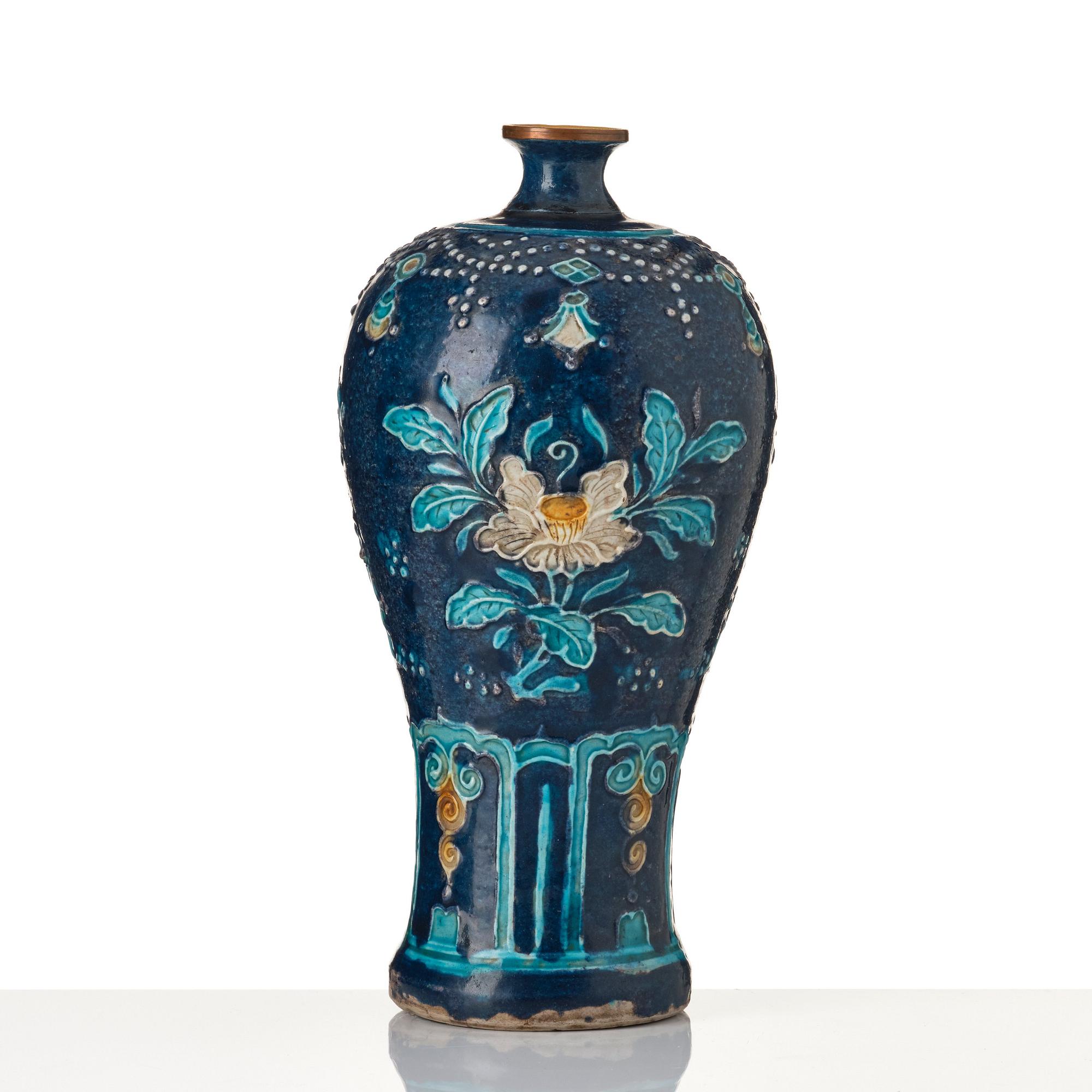 A fahua meiping vase, Ming dynasty (1368-1644).