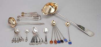 BESTICK, 22 st, silver, ett parti. Olika finska och svenska stämplar, 1900-tal. Vikt 468 g.